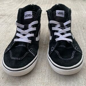 Vans Toddler Sk8-hi zip-up high tops. Black. US Toddler size 10.